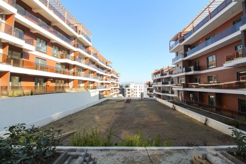 5+1 Apartment en Golcuk, Turkey No. 14243 2