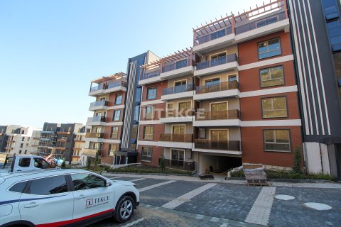 5+1 Apartment in Golcuk, Turkey No. 14243 5