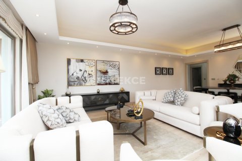 5+1 Apartment en Golcuk, Turkey No. 14243 17