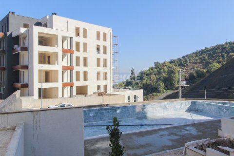 5+1 Apartment in Golcuk, Turkey No. 14243 13