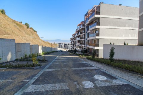 5+1 Apartment in Golcuk, Turkey No. 14243 12