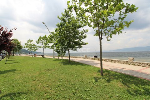 5+1 Apartment in Golcuk, Turkey No. 14243 16