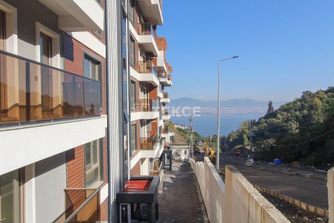 5+1 Apartment in Golcuk, Turkey No. 14243 3