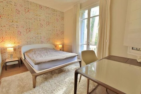 3 dormitorios Apartment en Antibes, France No. 75903 8