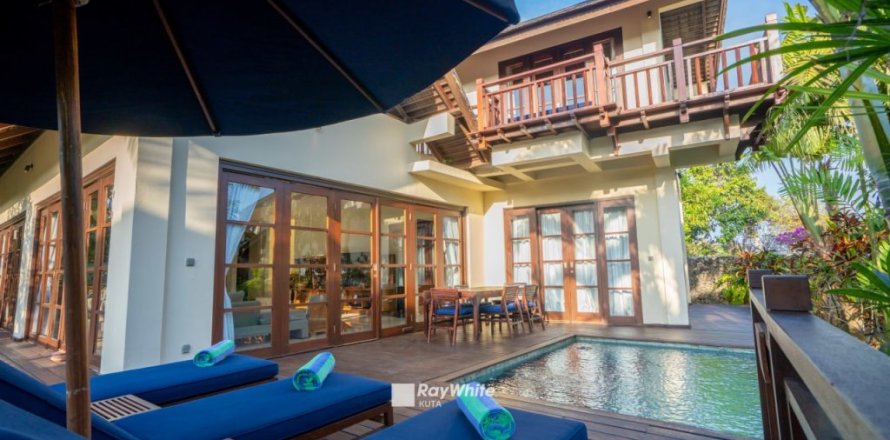 4 bedrooms Villa in South Kuta, Indonesia No. 23330