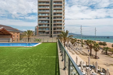 3 bedrooms Apartment in Badalona, Spain No. 25580 1