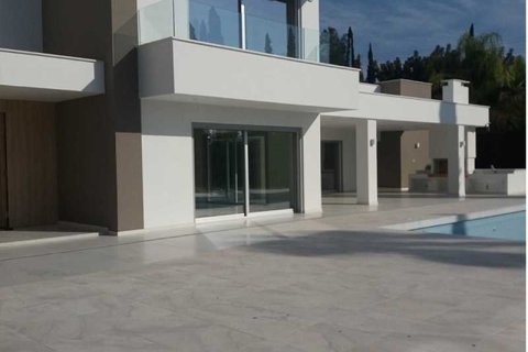 4 bedrooms House in Agios Tychonas, Cyprus No. 31583 7