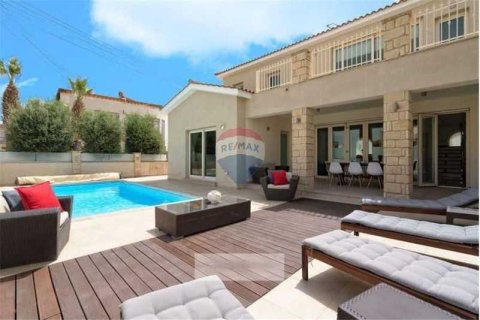 6 bedrooms Villa in Paphos, Cyprus No. 30587 1