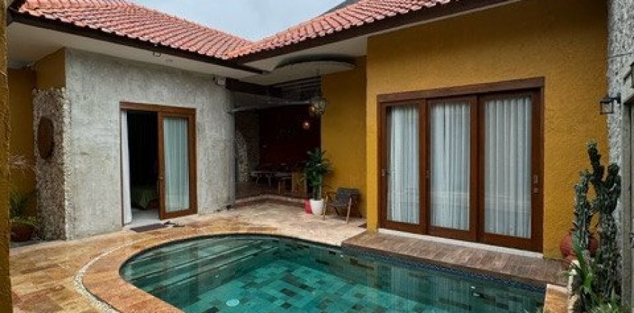 3 bedrooms Villa in Jimbaran, Indonesia No. 23471