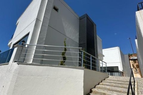 Вилла с 4 комнатами в Аланья, Турция №92495 8