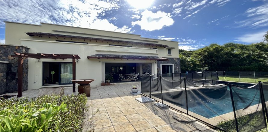 5 bedrooms Villa in Riviere Noire, Mauritius No. 60847