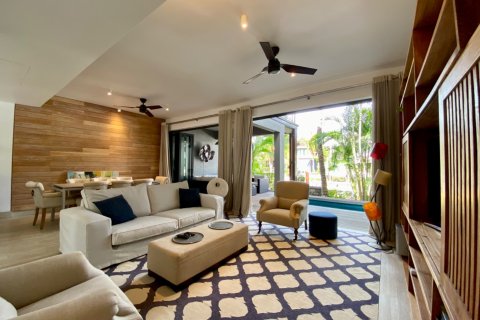 3 bedrooms Duplex in Riviere Noire, Mauritius No. 60834 2