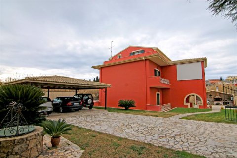 6 bedrooms Villa in Corfu, Greece No. 61598 2