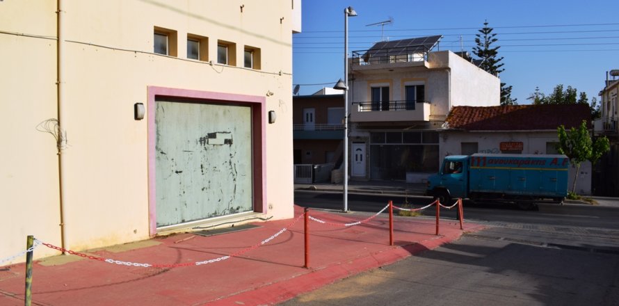 200m² Commercial property en Rethymno, Greece No. 59092