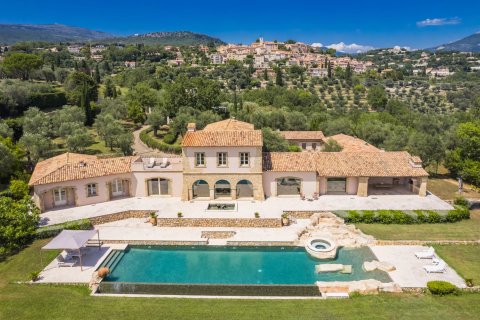 5 bedrooms Villa in Chateauneuf-Grasse, France No. 67228 2