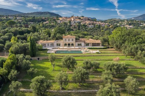 5 bedrooms Villa in Chateauneuf-Grasse, France No. 67228 1