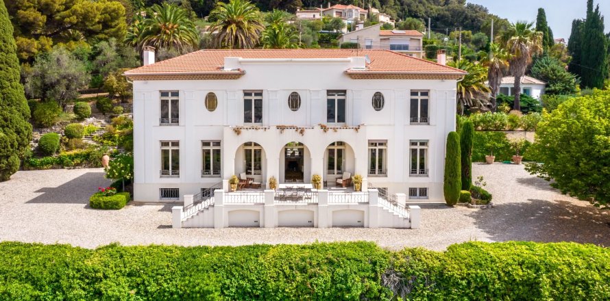 7 bedrooms Villa in Grasse, France No. 67237