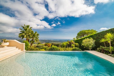 4 bedrooms Villa in Tourrettes-sur-Loup, France No. 67236 2