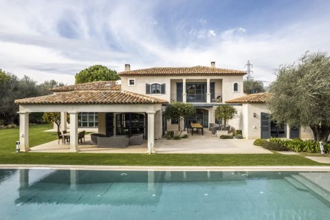 5 bedrooms Villa in Mougins, France No. 67238 1