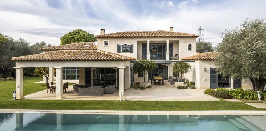 5 bedrooms Villa in Mougins, France No. 67238