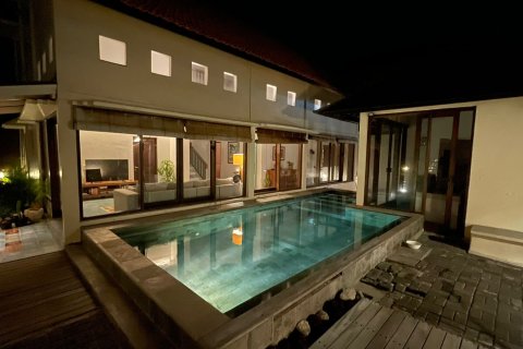 4 bedrooms Villa in Denpasar, Indonesia No. 23491 5