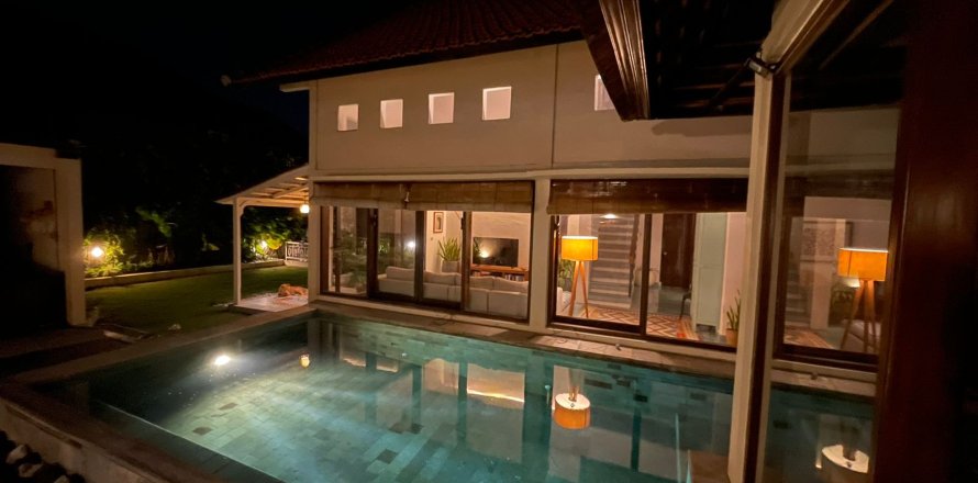 4 bedrooms Villa in Denpasar, Indonesia No. 23491