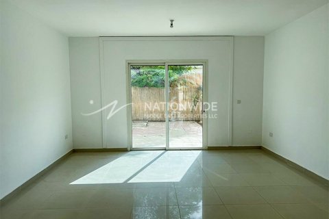 3 bedrooms Villa in Abu Dhabi, UAE No. 3439 2