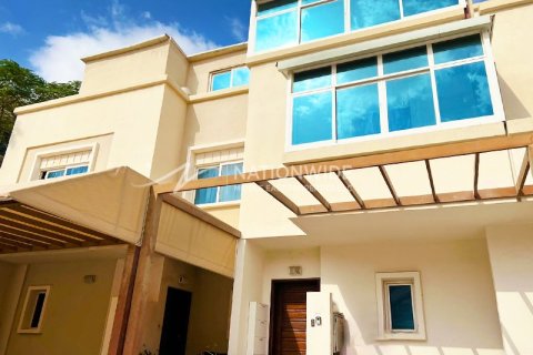 3 bedrooms Villa in Abu Dhabi, UAE No. 3439 1