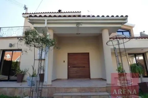 4 bedrooms Villa in Oroklini, Cyprus No. 31498 1