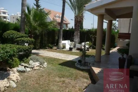 4 dormitorios Villa en Oroklini, Cyprus No. 31498 6