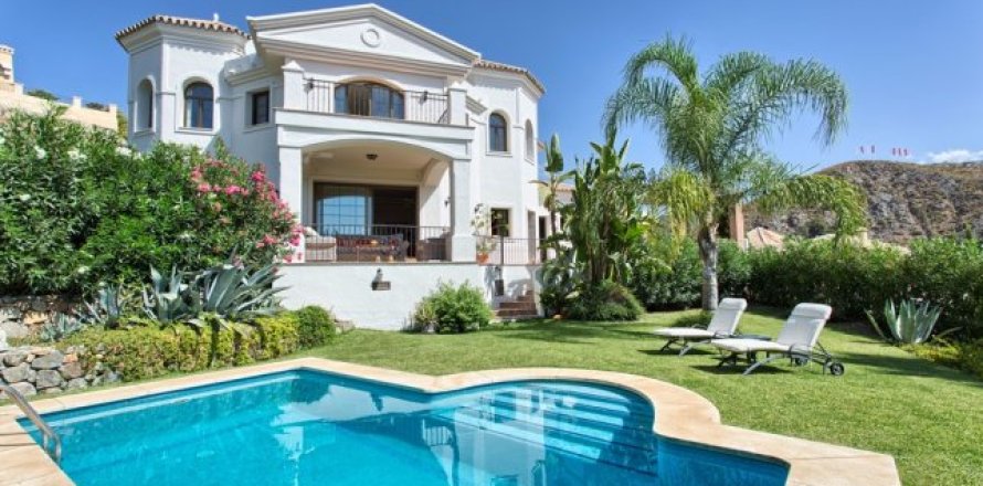 4 bedrooms House in Benahavis, Spain No. 25466