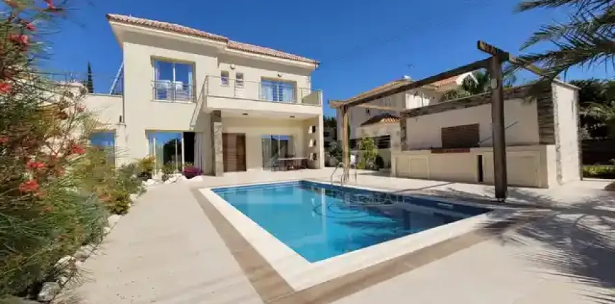 4 bedrooms Villa in Moni, Cyprus No. 39311