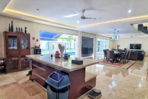 3 bedrooms Villa in Seminyak, Indonesia No. 23030 1