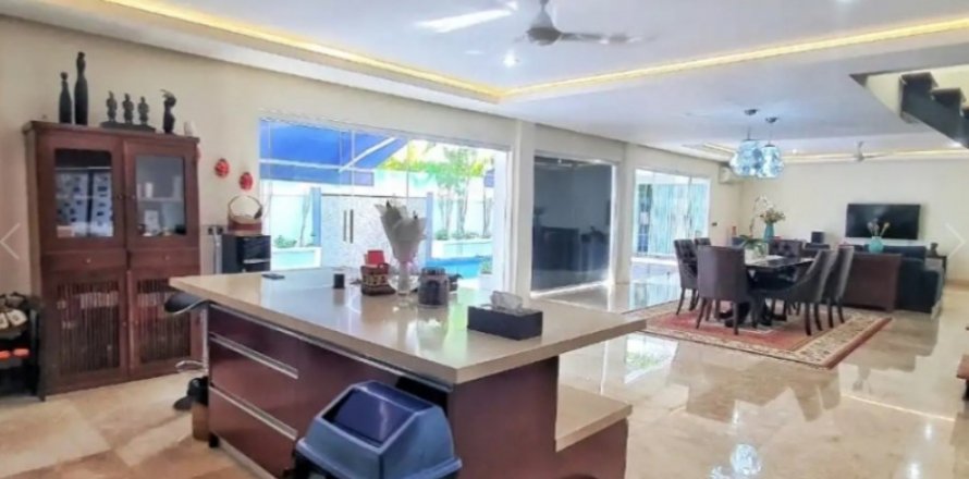 3 bedrooms Villa in Seminyak, Indonesia No. 23030