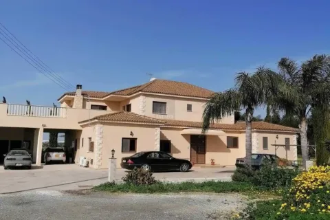 5 bedrooms House in Liopetri, Cyprus No. 31885 1