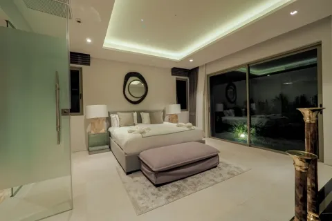 4 bedrooms Villa in Phuket, Thailand No. 2849 10