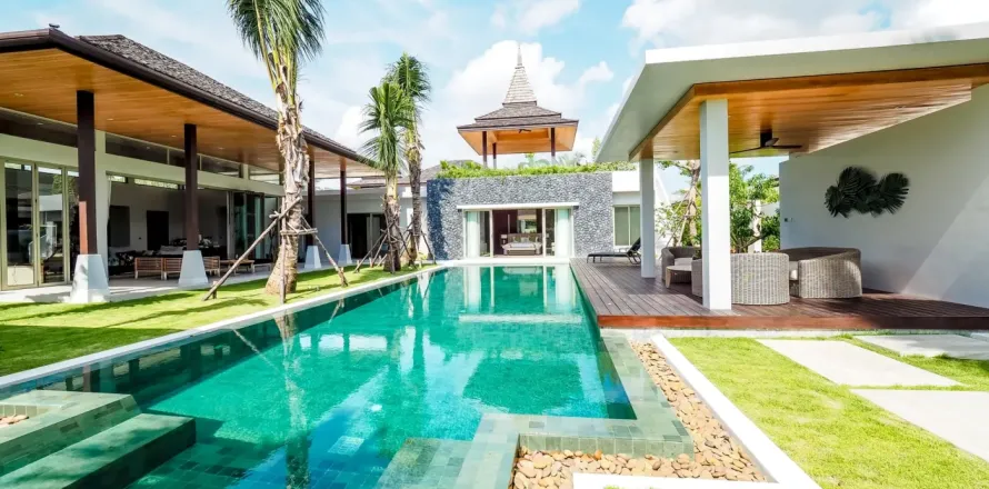 4 bedrooms Villa in Phuket, Thailand No. 2849