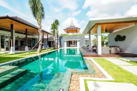 3 bedrooms Villa in Phuket, Thailand No. 2850 1