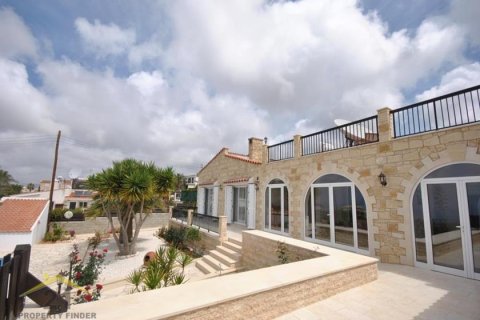 4 bedrooms Bungalow in Tala, Cyprus No. 39159 3