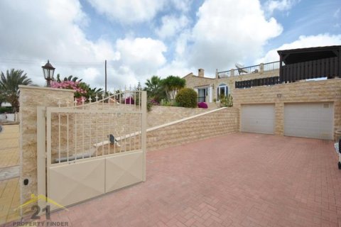 4 bedrooms Bungalow in Tala, Cyprus No. 39159 4