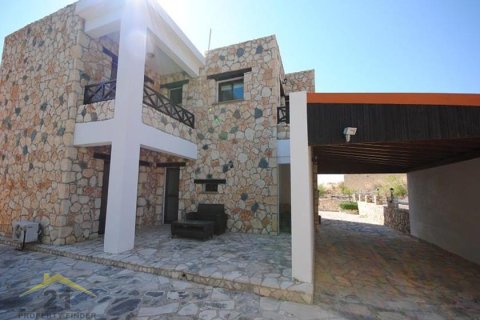 3 bedrooms Villa in Polis, Cyprus No. 39157 2