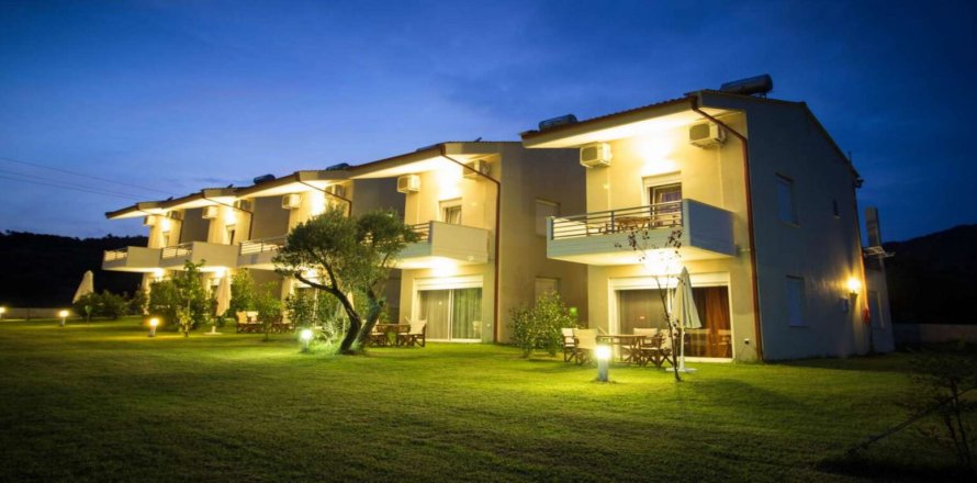 3 bedrooms Hotel in Chalkidiki, Greece No. 56745