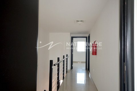 2 bedrooms Villa in Abu Dhabi, UAE No. 4432 5