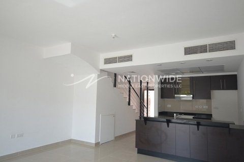 2 bedrooms Villa in Abu Dhabi, UAE No. 4432 11