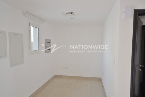 2 bedrooms Villa in Abu Dhabi, UAE No. 4432 6