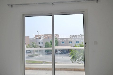 2 bedrooms Villa in Abu Dhabi, UAE No. 4432 8