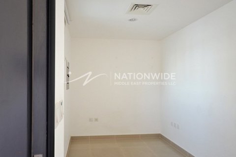 2 bedrooms Villa in Abu Dhabi, UAE No. 4432 4