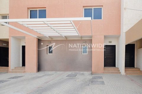 2 bedrooms Villa in Abu Dhabi, UAE No. 4432 1