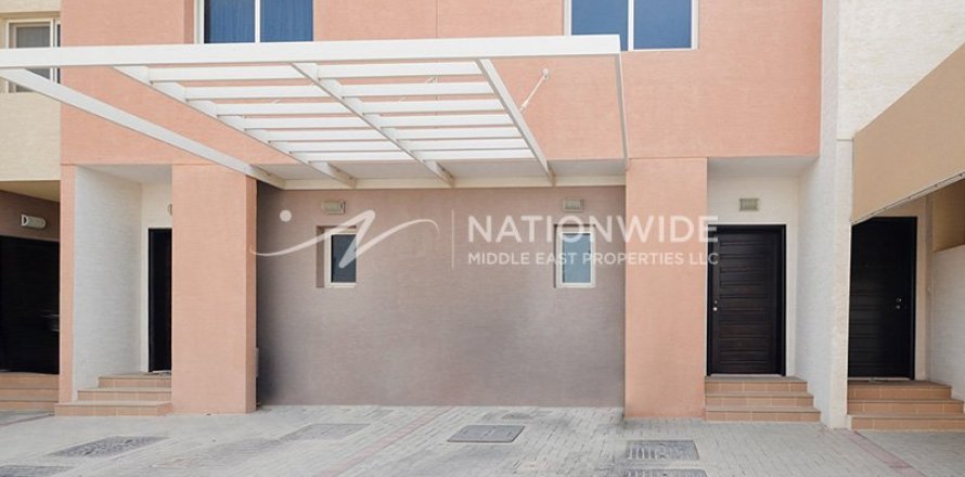 2 bedrooms Villa in Abu Dhabi, UAE No. 4432