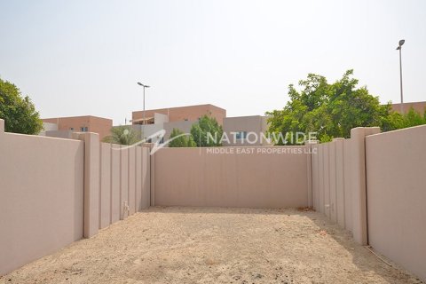 2 bedrooms Villa in Abu Dhabi, UAE No. 4432 14